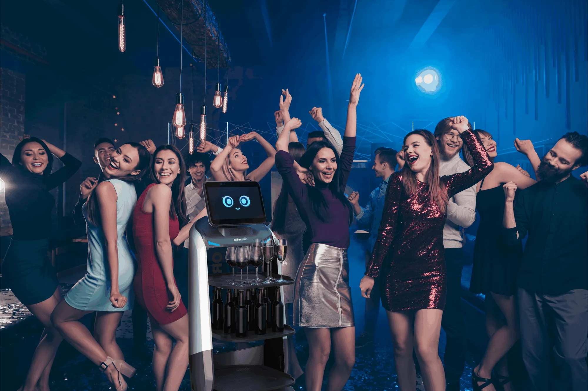 LuckiBot PRO repartiendo bebidas en una fiesta